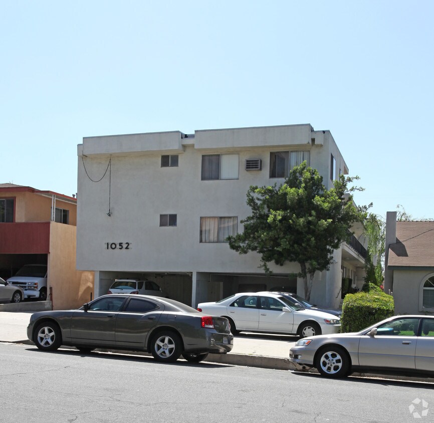 Foto principal - 1052 Elm Ave