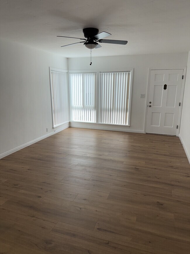 Sala de estar - 6314 1/2 Overhill Dr