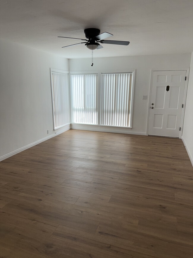 Living Room - 6314 1/2 Overhill Dr