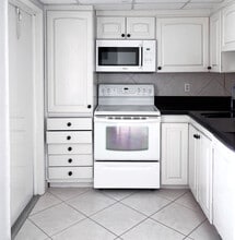 Building Photo - 3050 N Course Dr