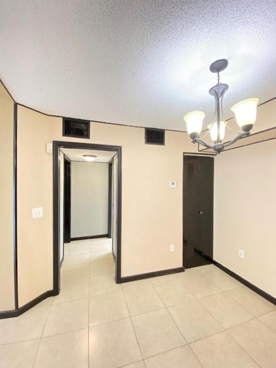 Foto del edificio - 2041 Renaissance Blvd