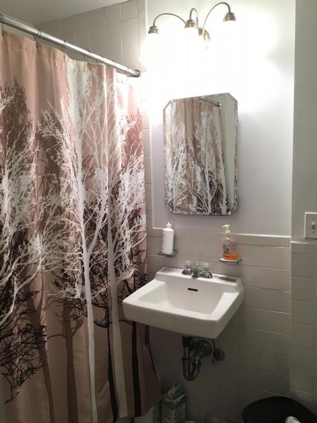 Building Photo - NO BROKER FEE!  BRIGHTON 3 BED/1.5 BATH WITH C AND D LINE ACCESS - CENTRAL AIR