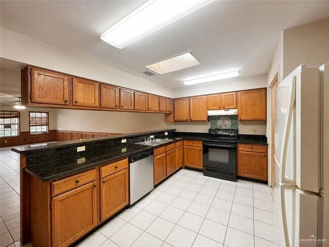 Building Photo - 15 E La Vista Ave
