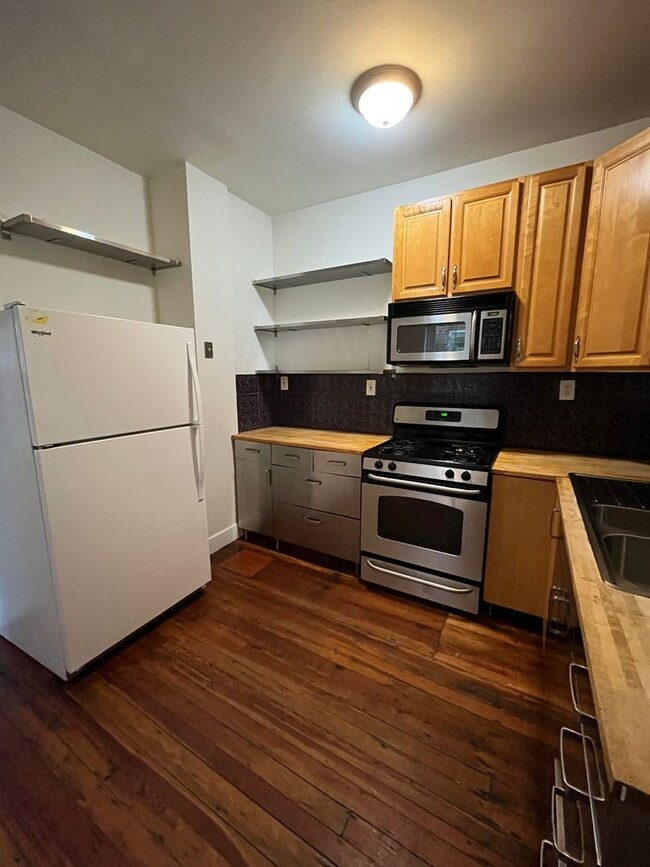 Photo - ???Spacious 4 Bedroom 1.5 Bath house locat...