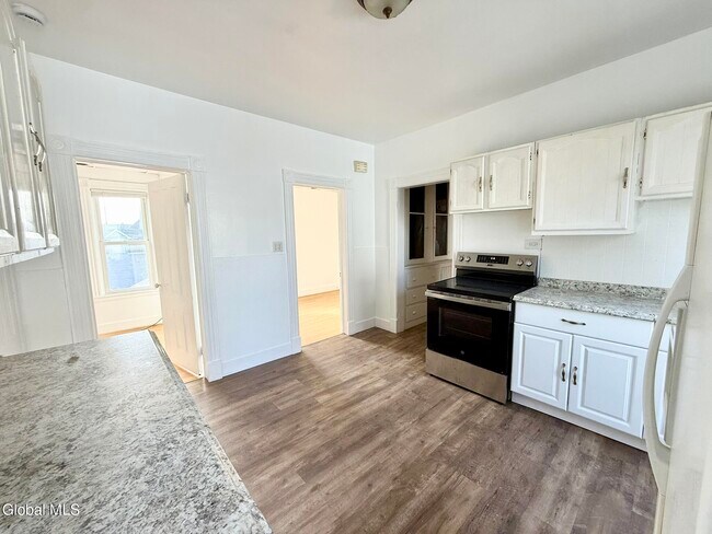 Foto del edificio - 1017 Hegeman St