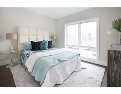 Building Photo - 218 Market St