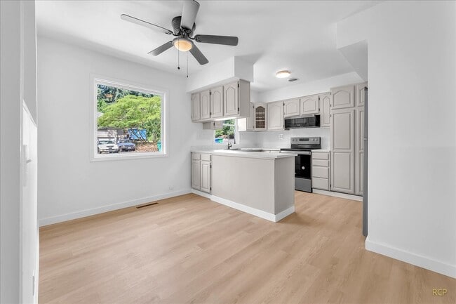 Building Photo - 9710 S Corbett Ln