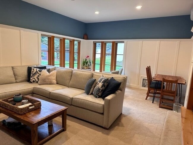 Building Photo - Spacious 3BR Estate Home on acre in Ferndale