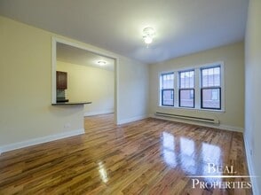 Building Photo - 628 W Cornelia Ave