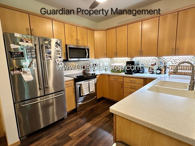 Building Photo - St Louis Park Condo, Ground Level Walk Out...