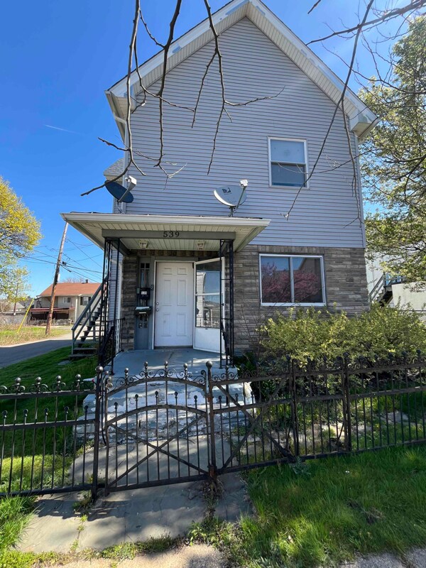 Primary Photo - 539 Willow St