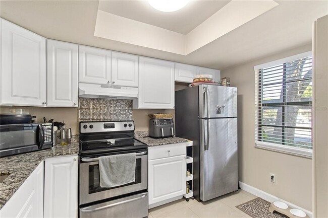 Building Photo - 2141 Elm St