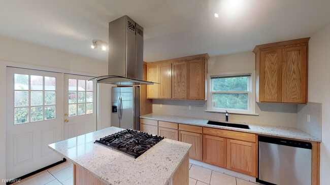 Building Photo - 1 br, 1 bath House - 5937 N Denver Ave Pri...