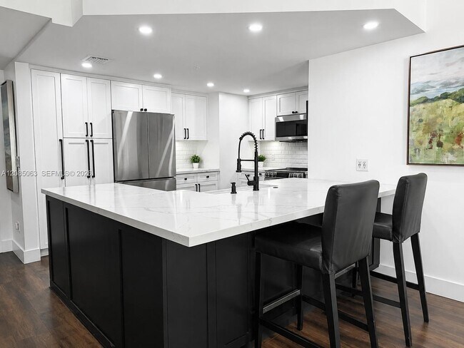 Foto del edificio - 8390 SW 72nd Ave