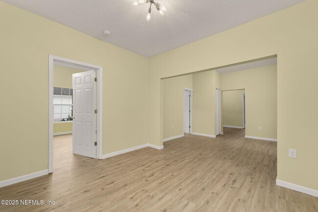 Foto del edificio - 1443 W 22nd St