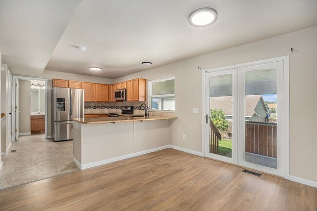 Foto del edificio - Remodeled 3-Bedroom with Central Air & Cov...