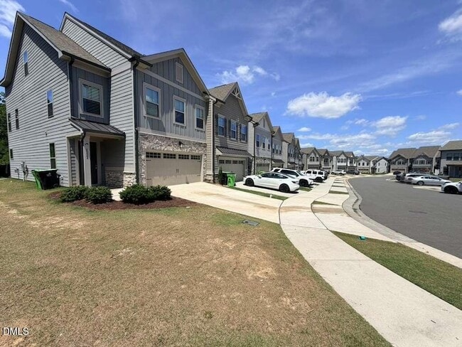 Building Photo - 2222 Bohan Ct
