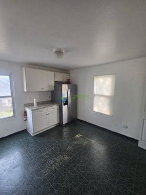 Building Photo - Two bedroom, 2nd floor apartment for rent in New Kensington