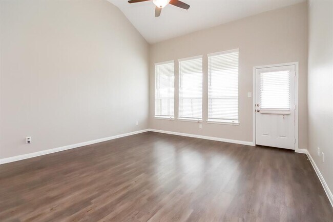 Foto del edificio - 24530 Lorenzo Glaze Trail