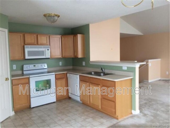 Foto del edificio - 28875 Cullen Dr