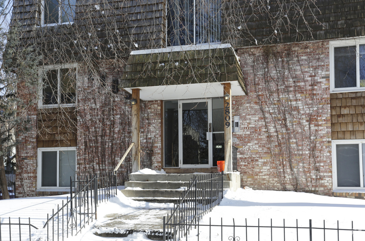 Building Photo - 2809 Pleasant Ave S
