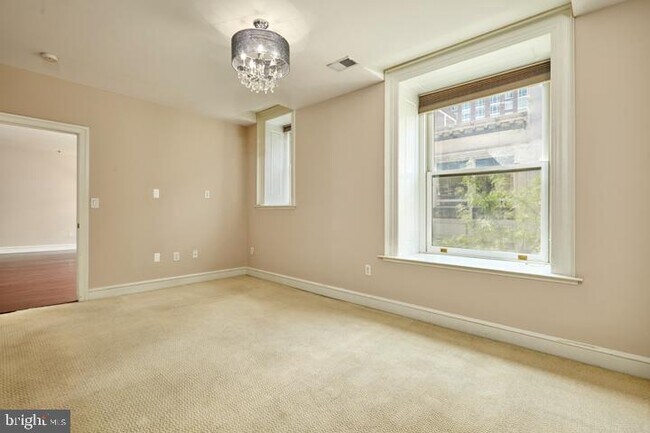 Building Photo - 1811-19 Chestnut St