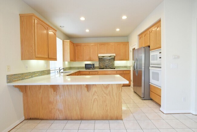 Foto del edificio - Beautiful and Spacious 4 Bedroom 2.5 Bath ...