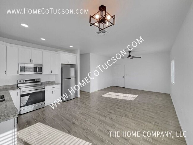 Building Photo - 1603 S Van Buren Ave