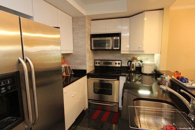 Foto del edificio - 88 Cutter Mill Rd