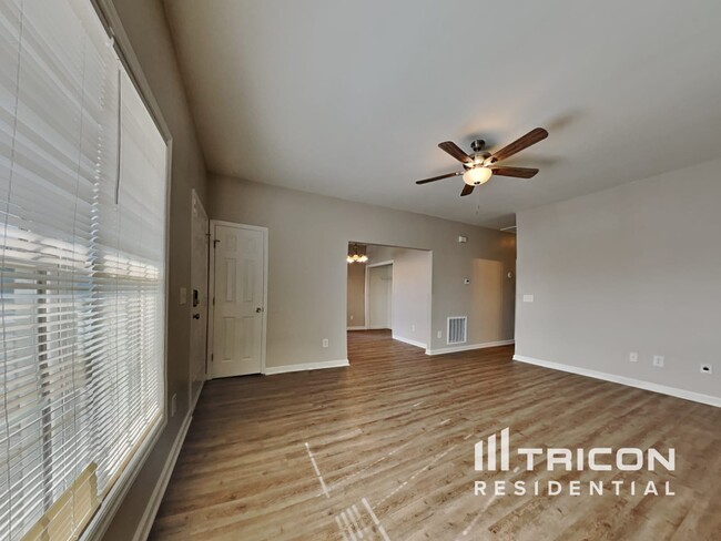 Foto del edificio - 4245 Beacon Crest Way