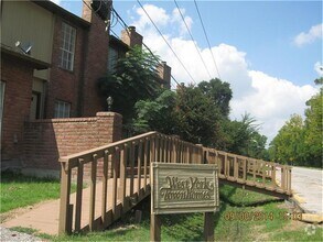 Building Photo - 7021 Alabonson Rd