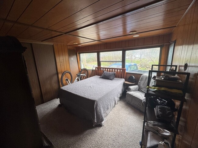 Building Photo - Cozy Cabin-Style Living Just Minutes from ...