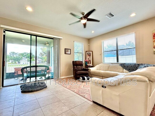 Foto del edificio - 1119 Oakcrest Dr