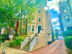 Building Photo - 1906 Calvert St NW