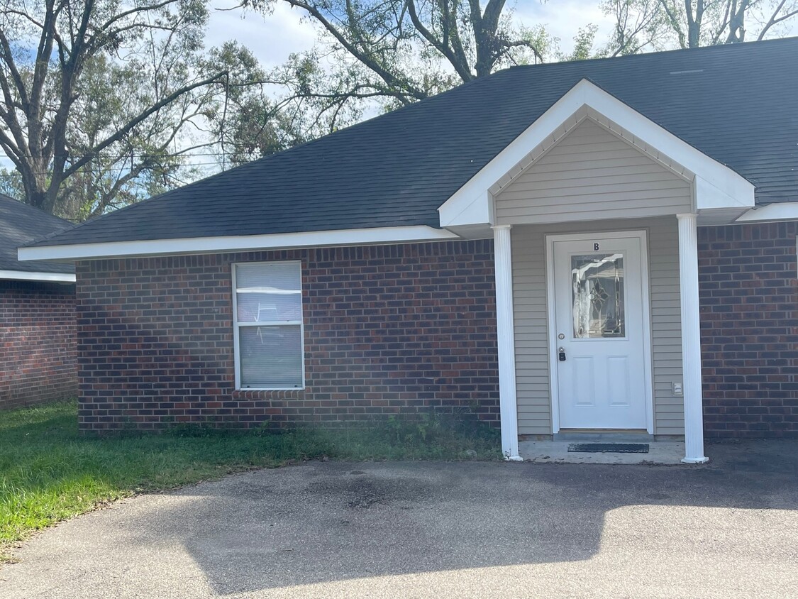 Primary Photo - 13302 Moss Point Dr