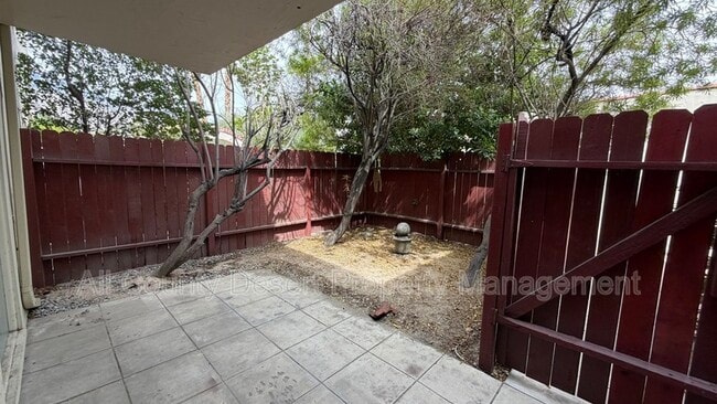 Building Photo - 550 El Cielo Rd