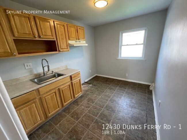 Foto del edificio - 12430 Dunks Ferry Rd