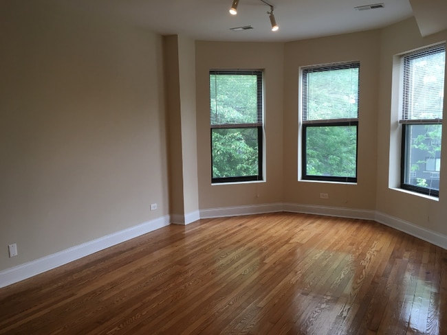Building Photo - 5400 N Winthrop Ave