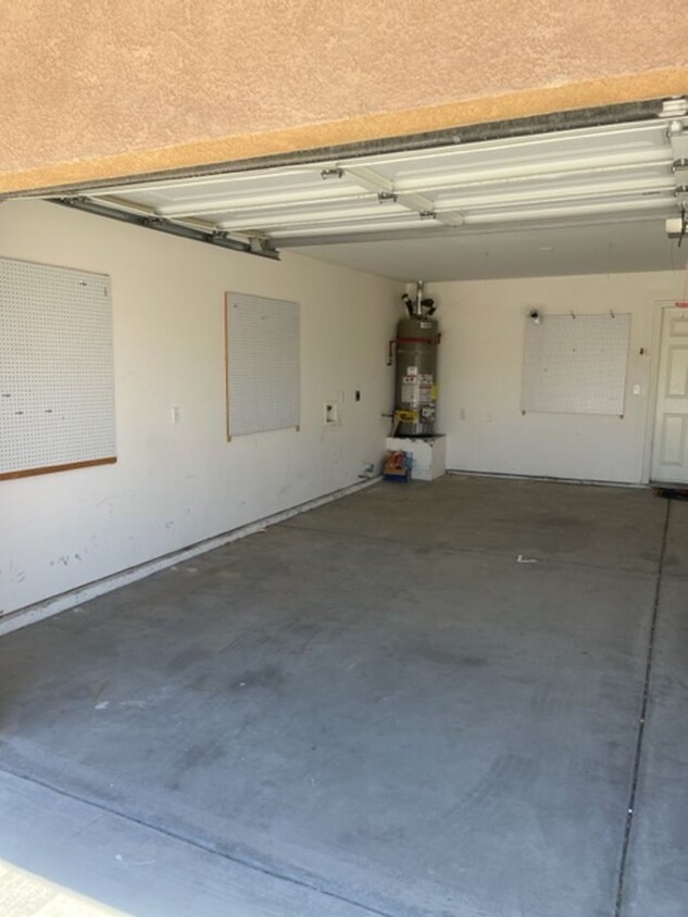 Foto principal - LOWEST RENT EVER!! HOME IN TWENTYNINE PALMS