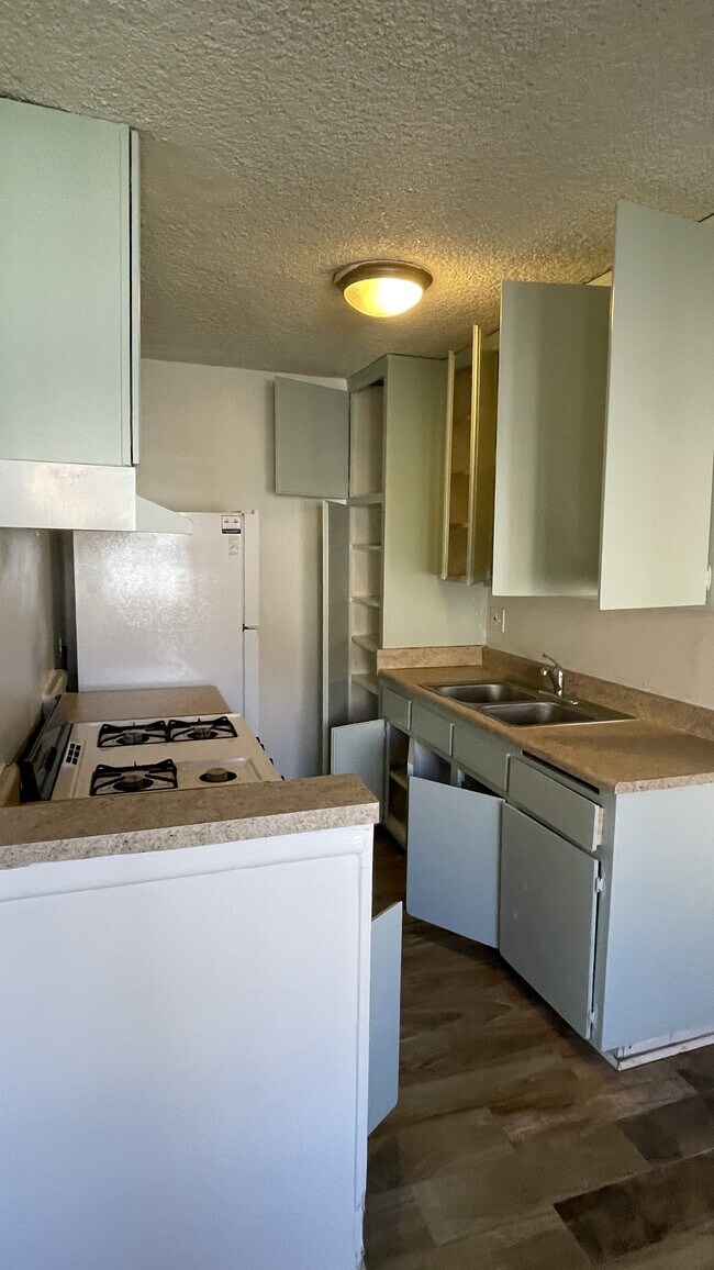 Foto del edificio - 7702 Chapman Ave