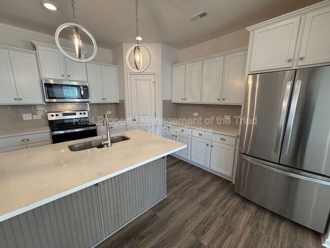 Building Photo - 206 Solacium Ln