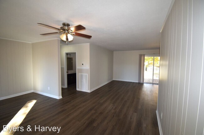 Foto del edificio - 3 br, 1.5 bath House - 2919 Woodlawn Park ...