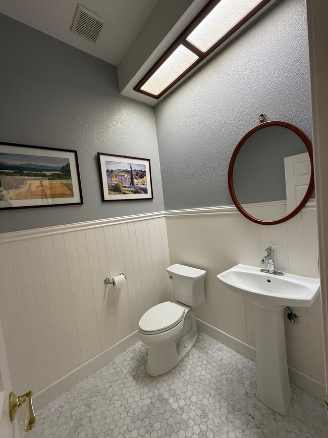 Building Photo - 1509 Cape Cod St