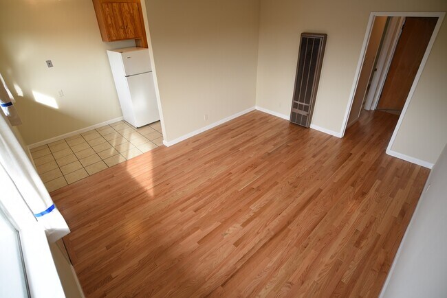 Building Photo - 409 38th St