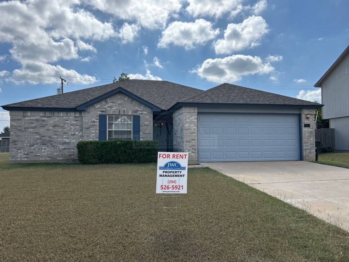 Foto principal - 4910 Parkwood Dr