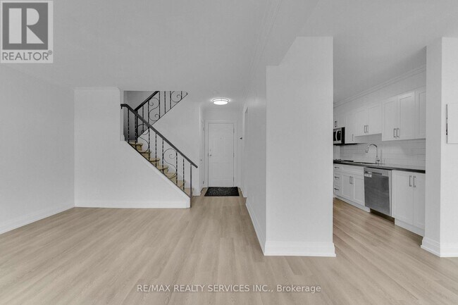 Photo du bâtiment - 1140 Tavistock Dr