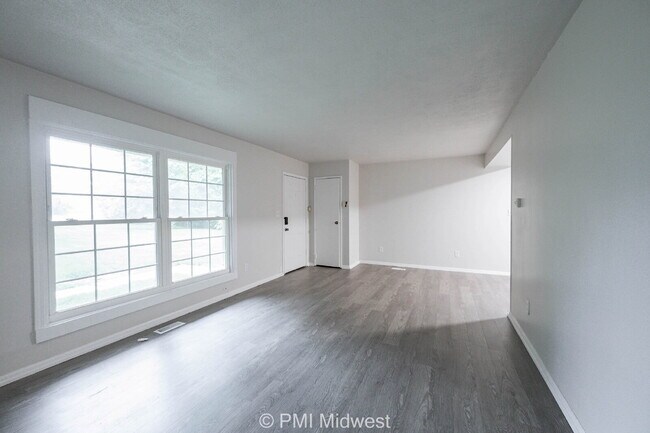 Building Photo - 6920 Chrysler St