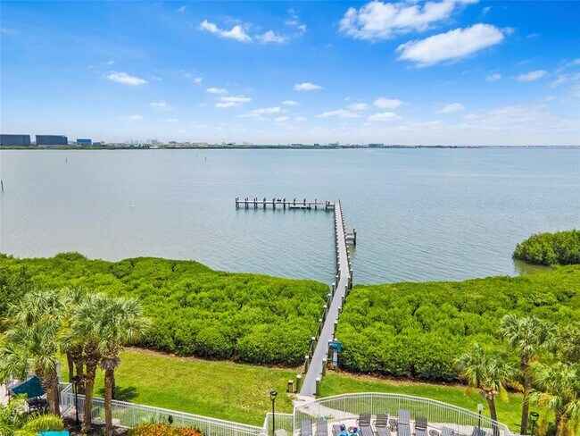 Foto del edificio - 5305 Bay Club Cir