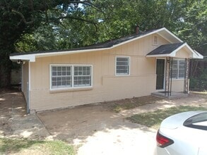 Building Photo - 2939 Urban Ave