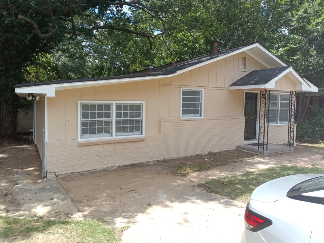 Primary Photo - 2939 Urban Ave